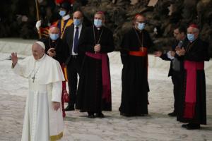 Papa Francisco acena para o pblico durante a audincia de 21 de outubro de 2020
