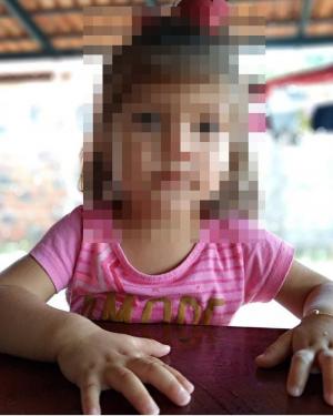 Menina, de um ano e oito meses, foi baleada na porta de casa, em Miracema