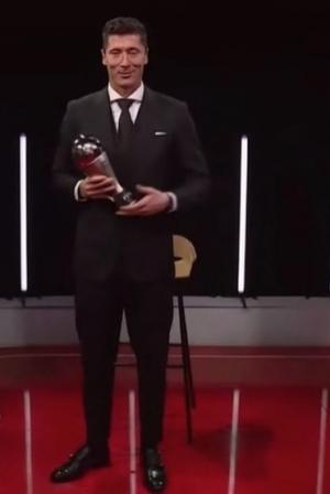 O polons Robert Lewandowski, do Bayern De Munique,  eleito o melhor jogador do mundo