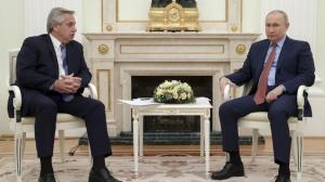 Os presidentes Jair Bolsonaro e Vladimir Putin se encontraram em Moscou, acompanhados de dois intrpretes