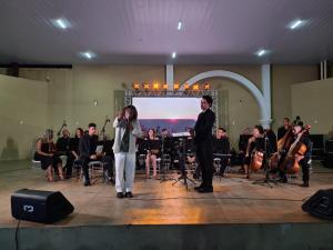 Gurupienses se encantam com músicas regionais interpretadas pela Orquestra Viva Música (4)