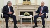 Os presidentes Jair Bolsonaro e Vladimir Putin se encontraram em Moscou, acompanhados de dois intérpretes